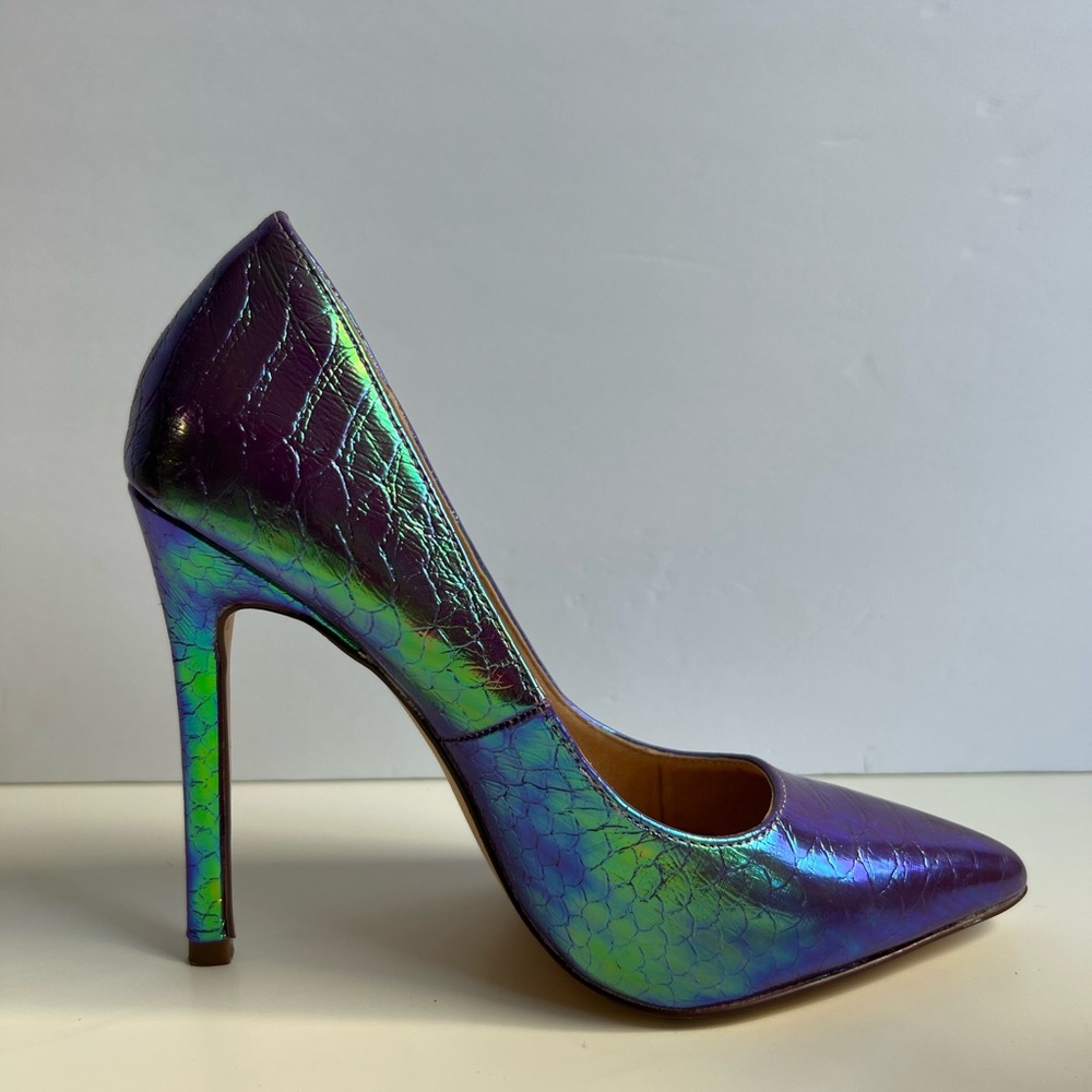 Purple iridescent pointed heel